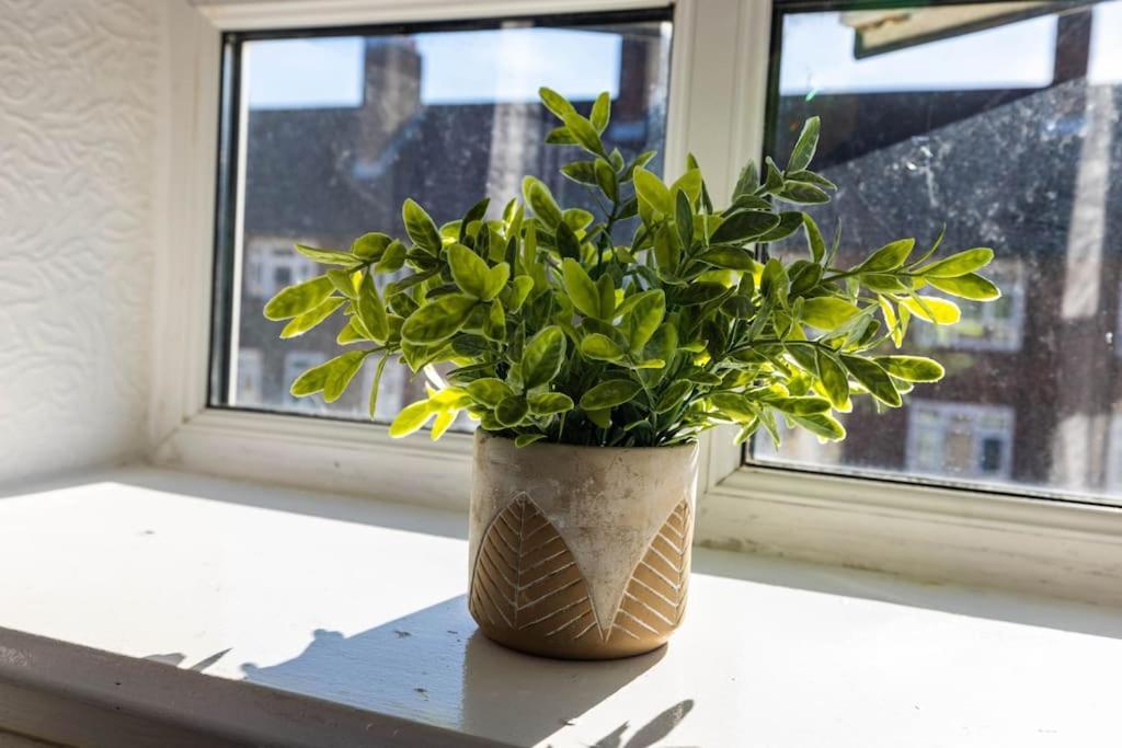 Appartamento Pristine 3 Beds Hackney E9 Londra Esterno foto